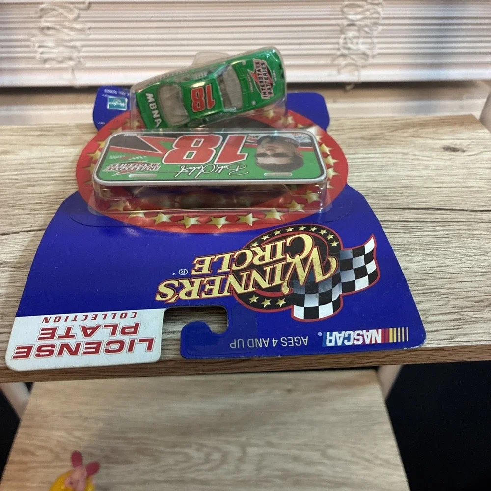2001 Winners Circle Bobby Labonte Interstate Batteries Driver Hood Series 1:64